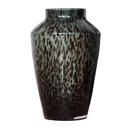 Vase The World Helemaal on trend ben je, wanneer je een accessoire met luipaard print in huis hebt. De Cheetah vaas van Vase the World laat jouw boeket nog beter tot zijn recht komen en geeft jouw interieur echt iets unieks. Hij is gemaakt van luxe glas. 
