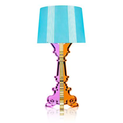 Kartell De Bourgie tafellamp is ontworpen door Ferruccio Laviani voor Kartell. Het prachtige, heldere ontwerp combineert klassieke schoonheid met traditionele vormen. De poten van de lamp zijn in barokstijl, dit maakt het een origineel en bijzonder ontwer