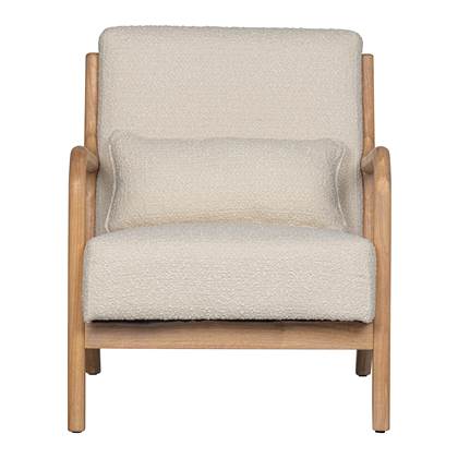 Woood Maak kennis met Mark. Zo heet deze prachtige fauteuil van WOOOD. De stijlvolle houten buitenkant doet het goed bij de bouclé zitting. Door het hellende zitvlak heeft deze fauteuil een hoog zitcomfort. Weet jij al waar je Mark gaat neerzetten?