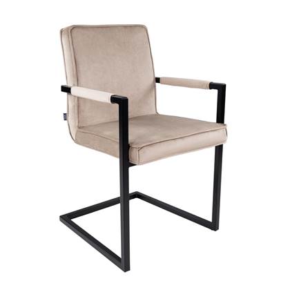 Kick Collection JIM heeft een zwart metalen frame en een zitting gestoffeerd in een fluweelzachte velvet stof. De combinatie van materialen geeft de stoel een supertoffe look.