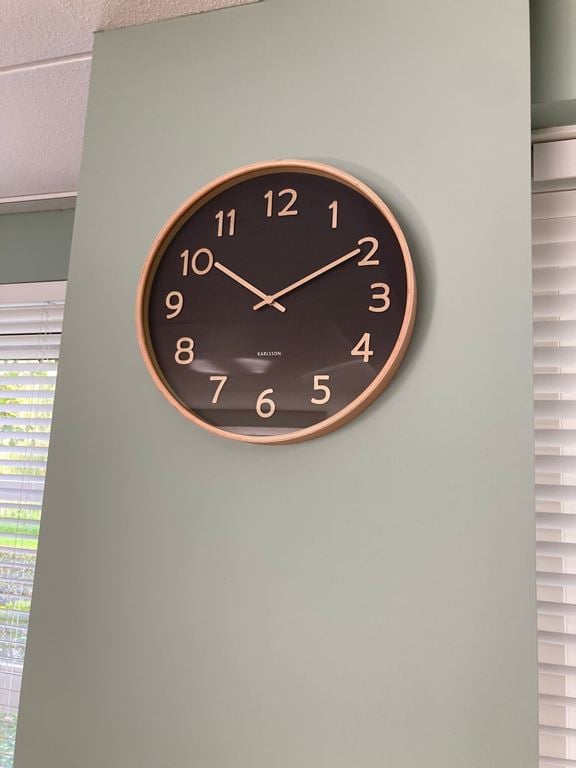 Karlsson Pure Wood Grain Klok - Zwart