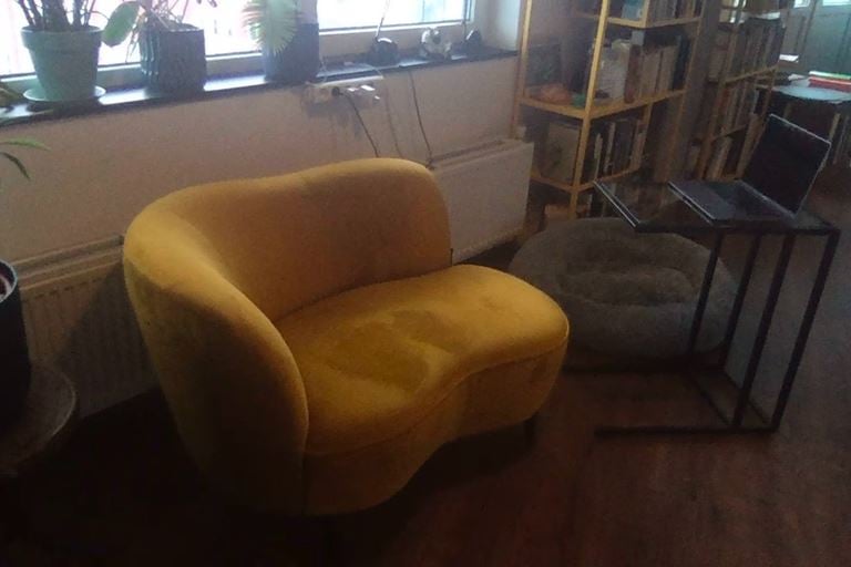 WOOOD Sara Loungefauteuil Links - Velvet - Oker - 71x112x81