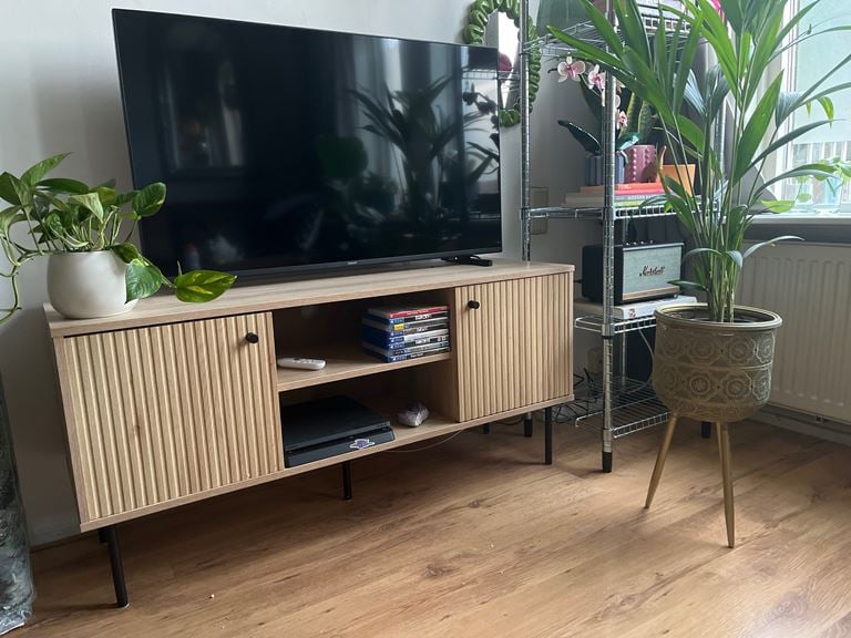 sweeek - Houten decor TV-meubel, gegroefd - Braga