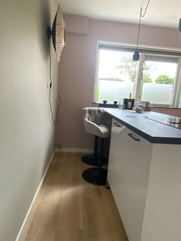 by fonQ basic Arvid Verstelbare Barkruk - Beige