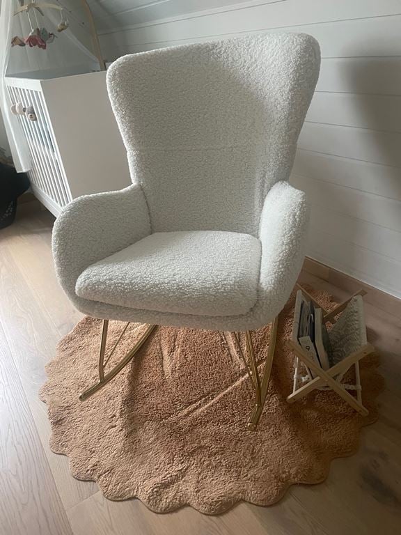 Beliani - ANASET - Schommelstoel - Wit|Goud - BouclÃ©