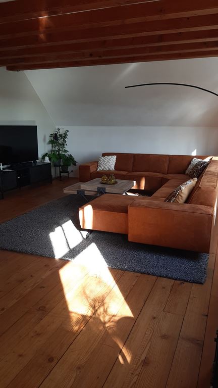 by fonQ  Lenn Salontafel