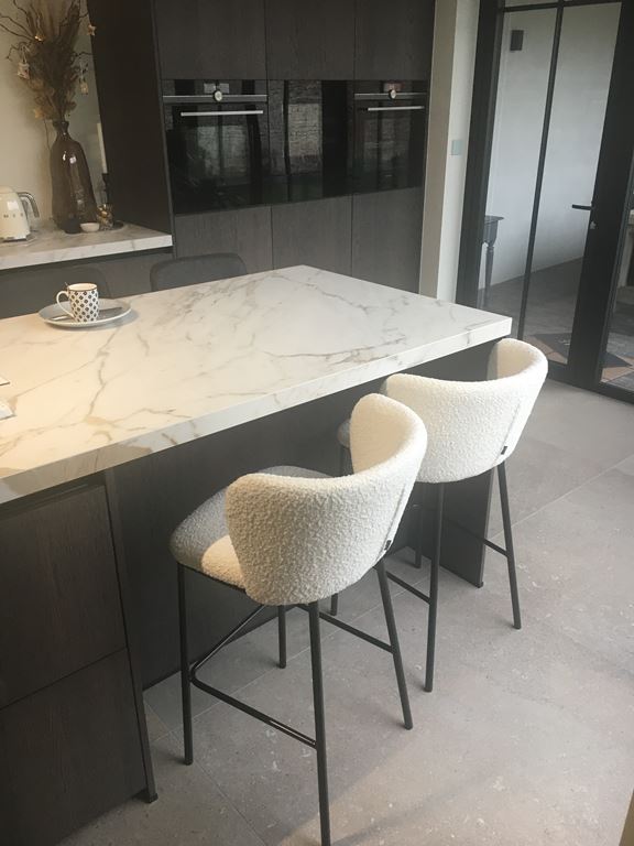 Kave Home Ciselia Barkruk - Wit