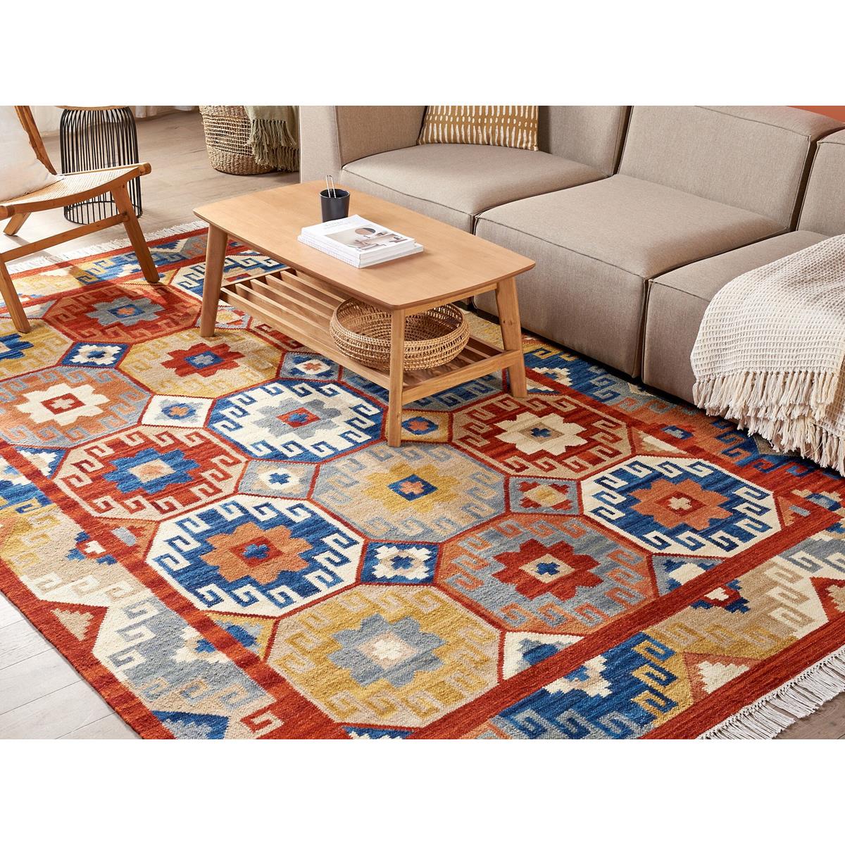 Ayollar hojatxonasida eng songgi yashirin kamera pornosi