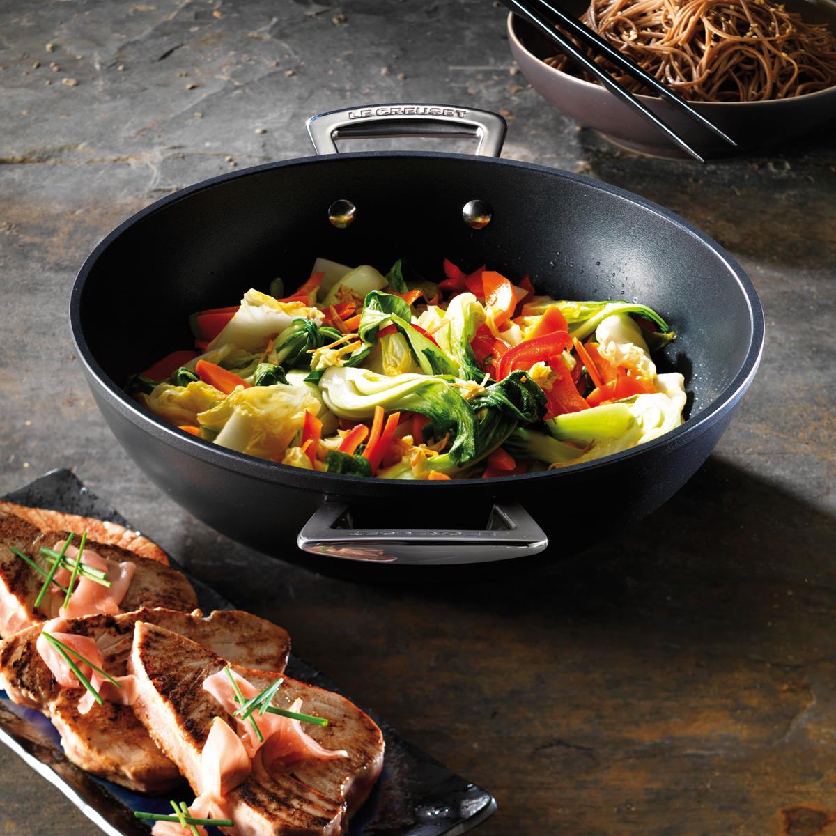 Les Forgèes Wok 28cm 2M in alluminio antiaderente Le Creuset