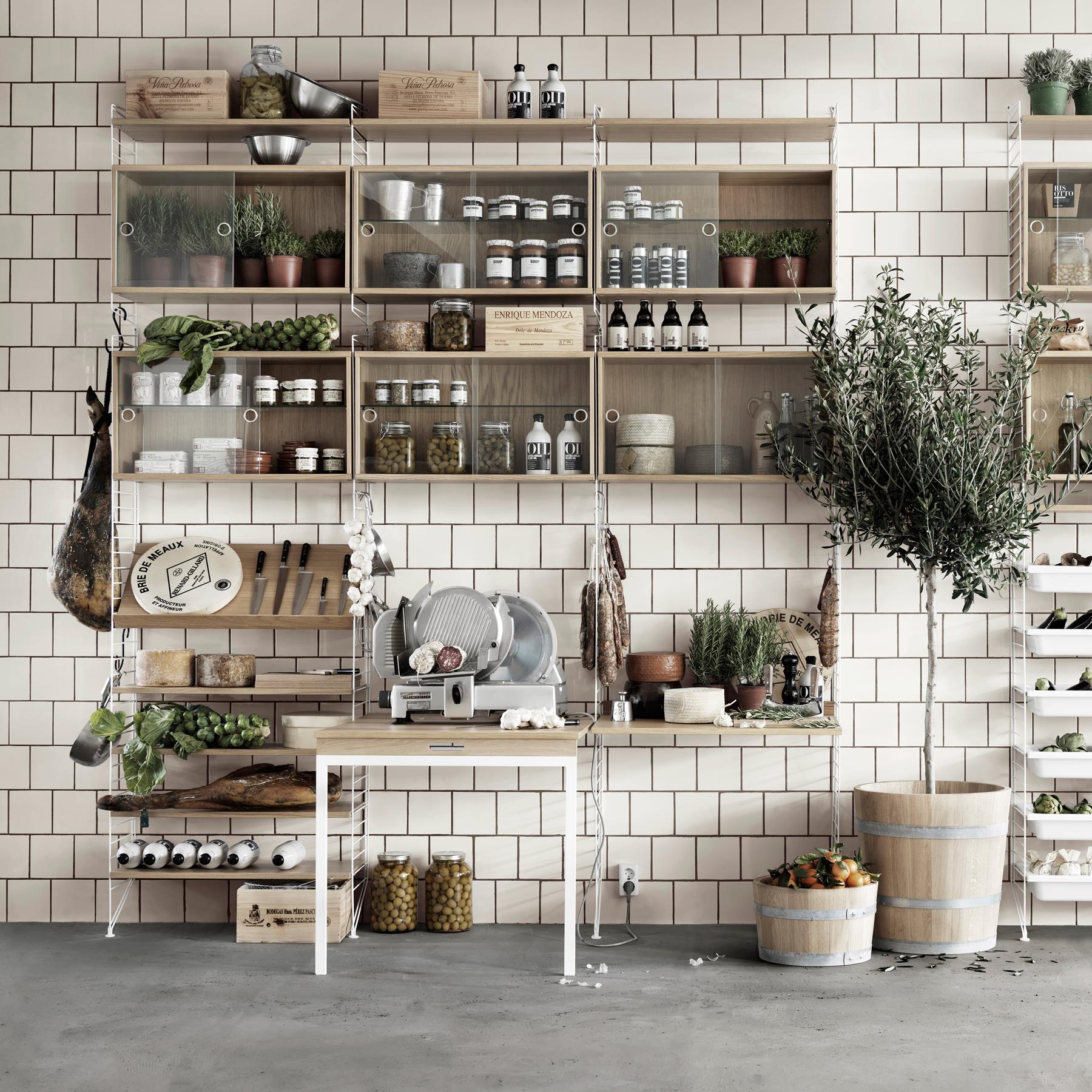 String Cabinet Vitrinekast