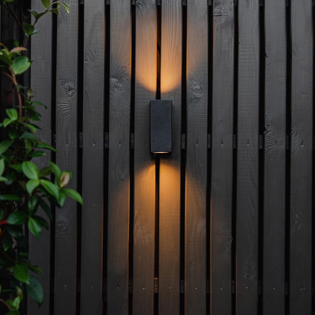 QAZQA Moderne wandlamp zwart 2-lichts IP44 - Baleno