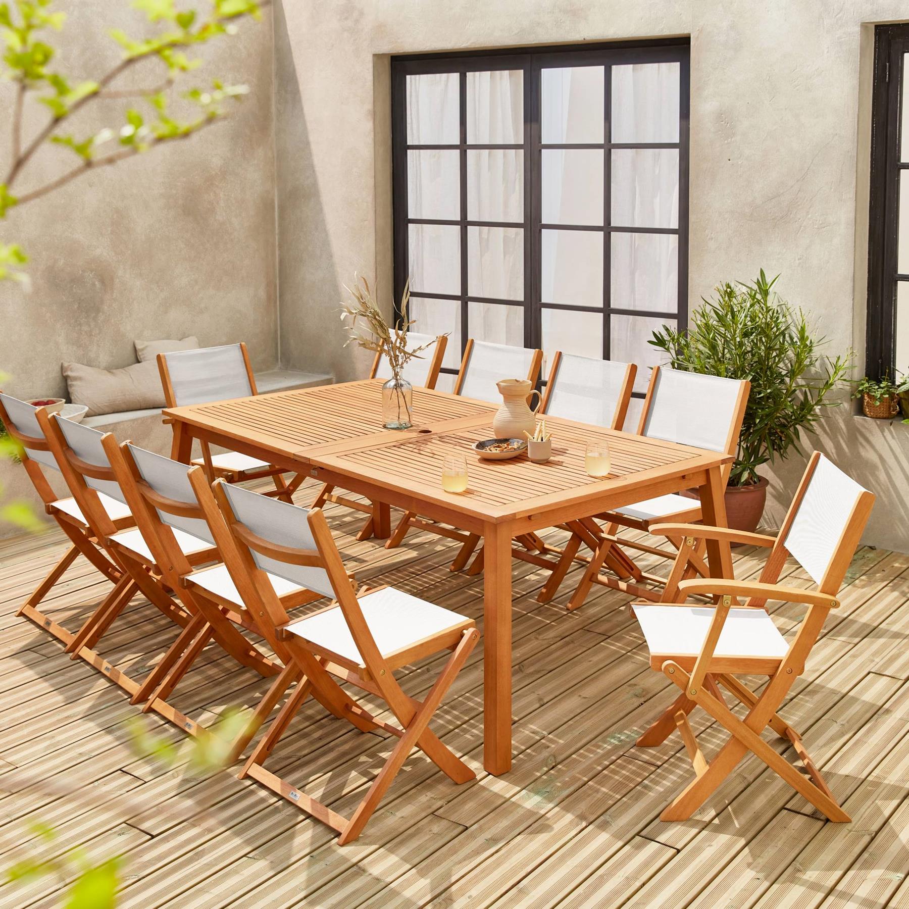 sweeek - Uitschuifbare houten tuintafel, 10 stoelen