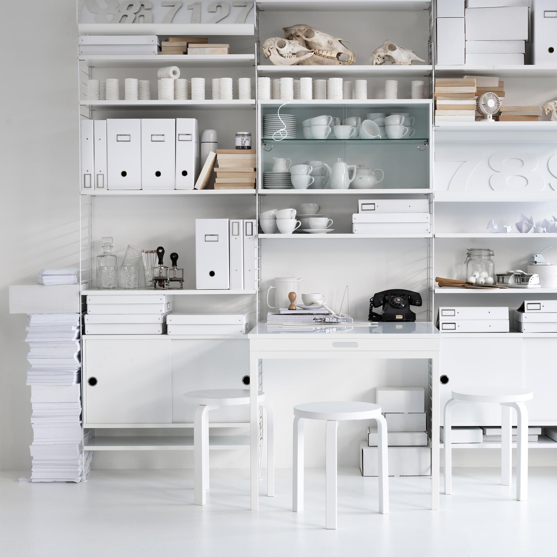 String Cabinet Kast met schuifdeuren