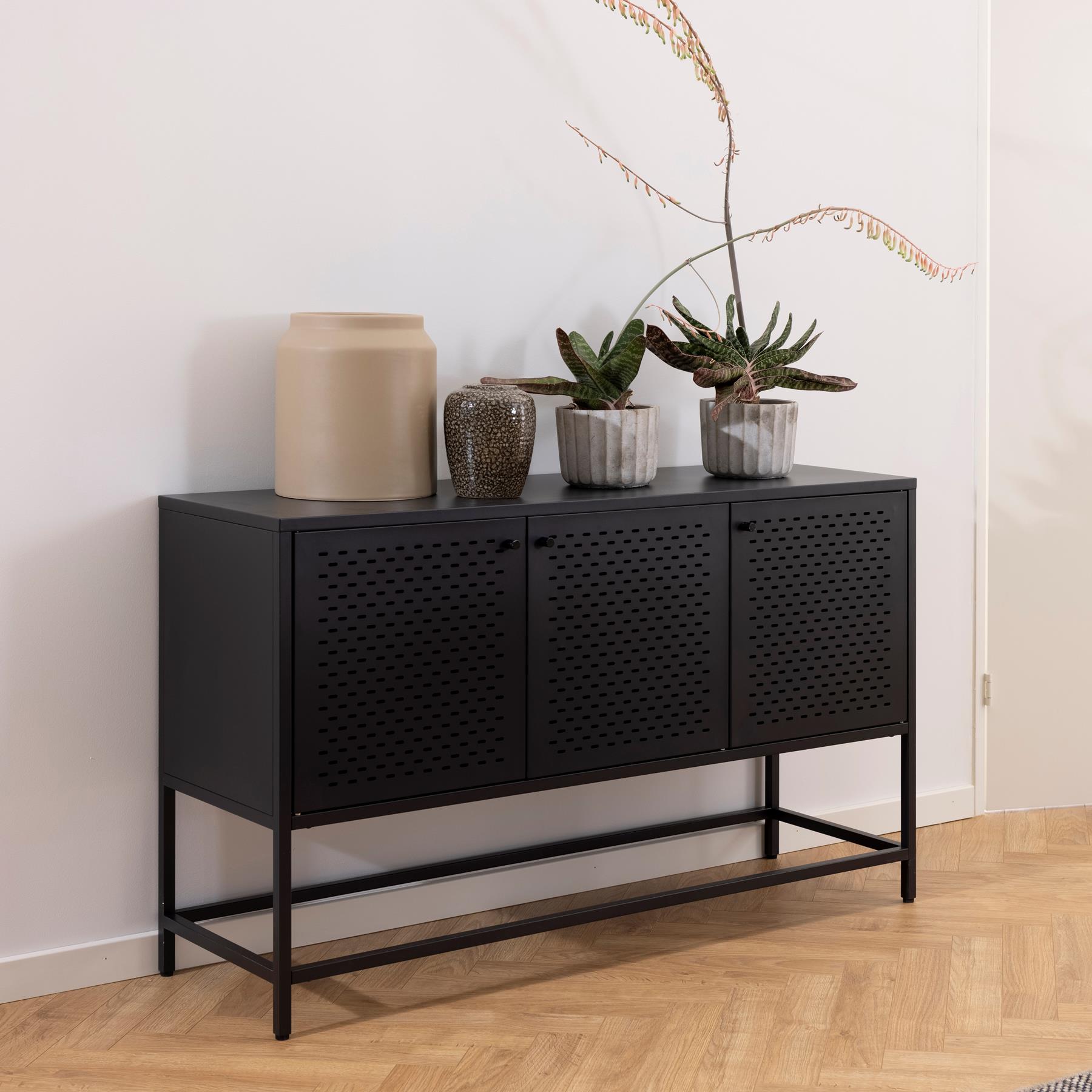 by fonQ  Aria Dressoir