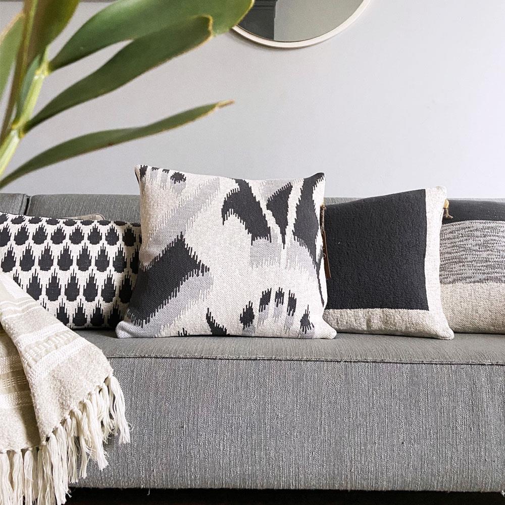 Malagoon Ikat Sierkussen 50 x 50 cm -  Antraciet