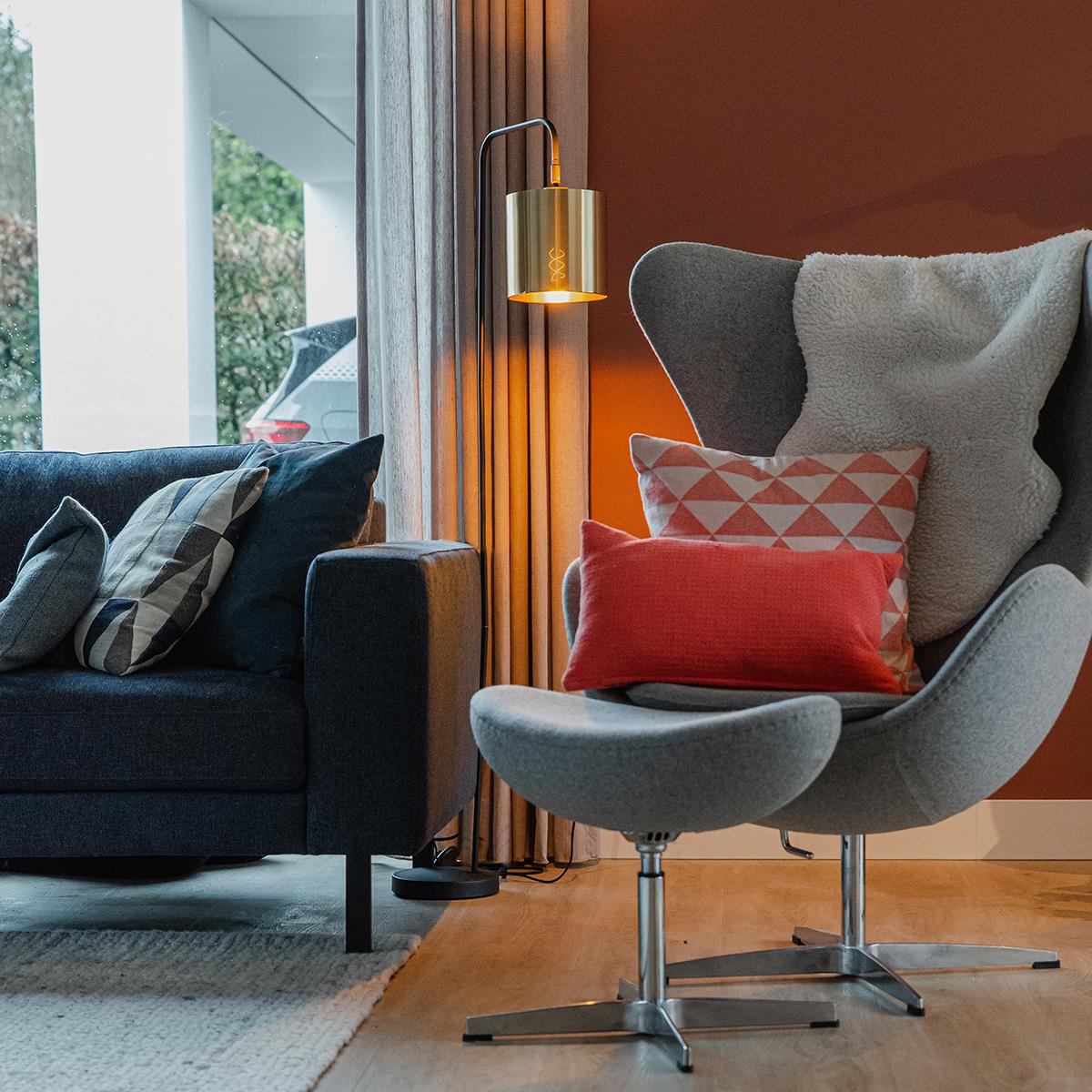 QAZQA Moderne vloerlamp zwart met goud - Lofty