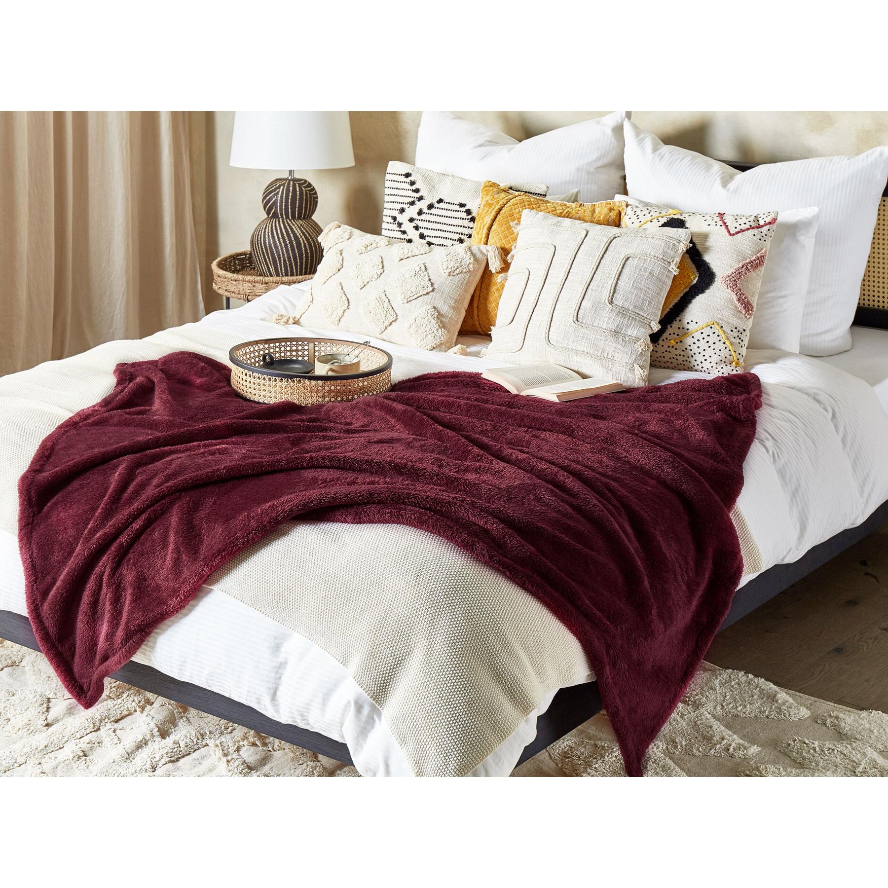 Beliani - NAMDU - Plaid - Bordeaux - 125 x 150 cm - Polyester