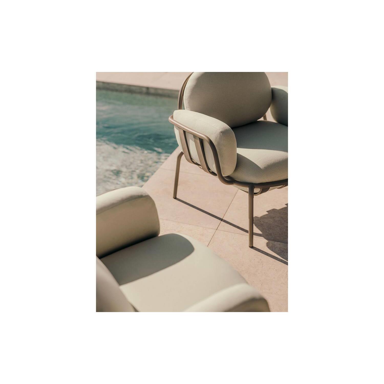Kave Home - Joncols outdoor fauteuil in aluminium met groen gelakte