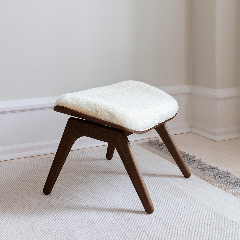 Umage The Reader Ottoman Voetenbank Donker Eiken - Teddy White