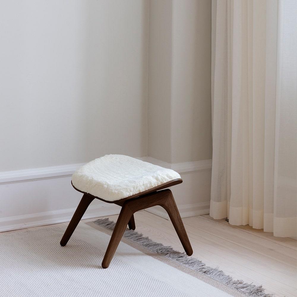 Umage The Reader Ottoman Voetenbank Donker Eiken - Teddy White