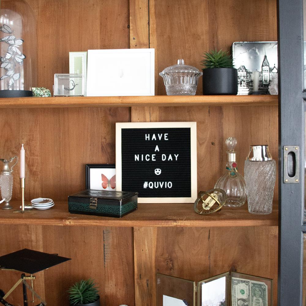 QUVIO Letterbord zwart met houten lijst