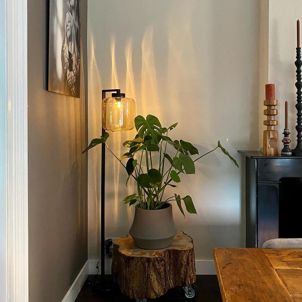 QAZQA Design vloerlamp zwart met amber glas - Qara Down