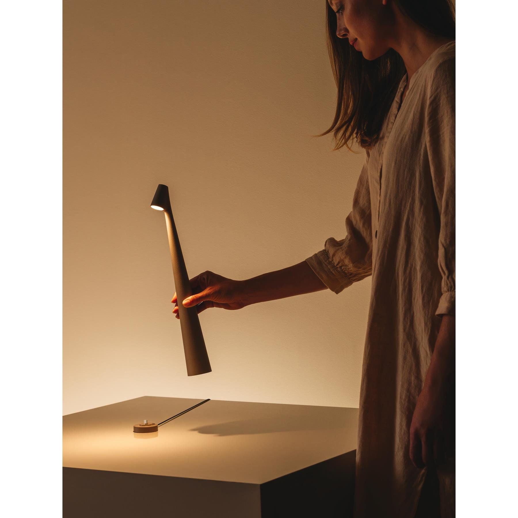 Vibia Africa 5580 tafellamp LED oplaadbaar large terra