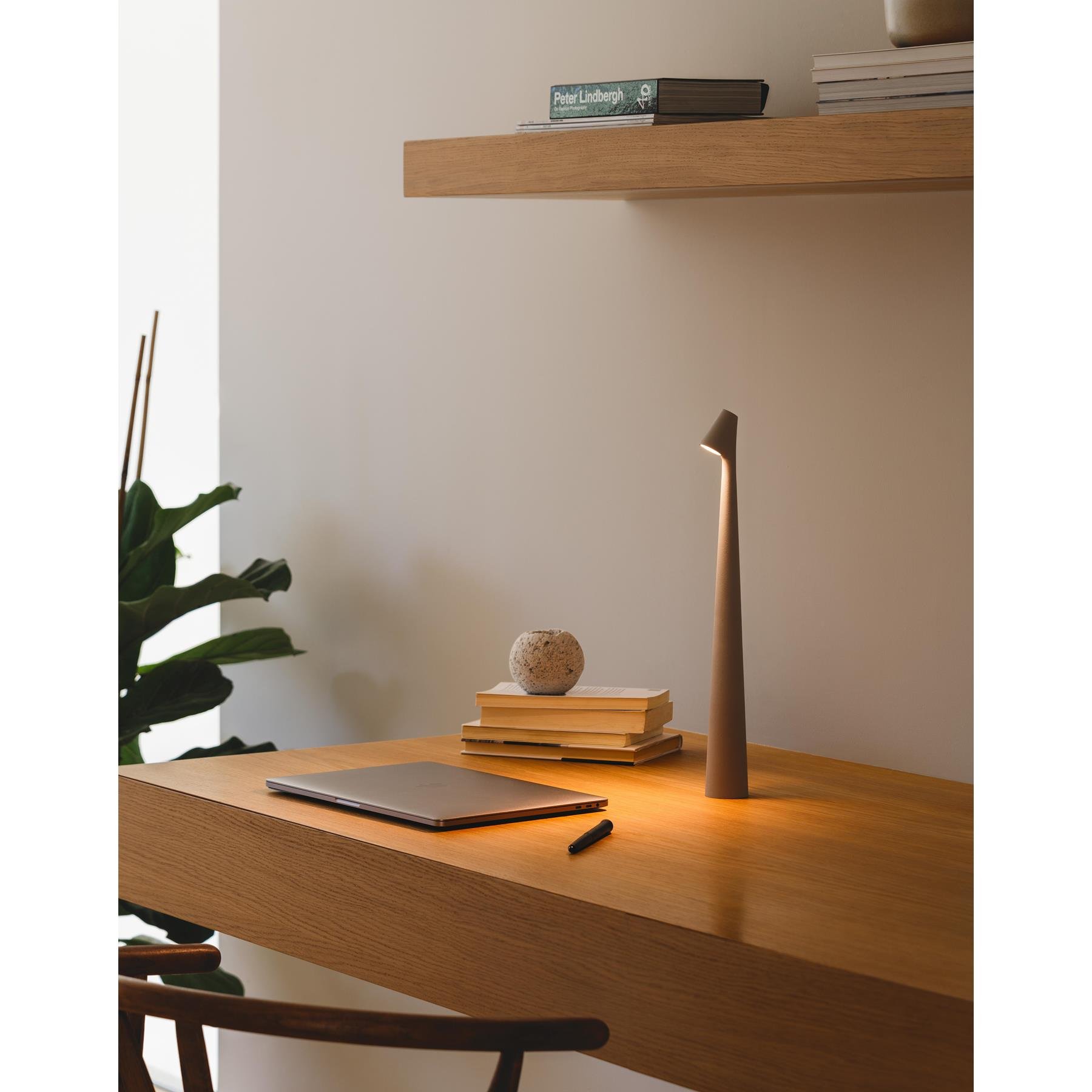 Vibia Africa 5580 tafellamp LED oplaadbaar large terra