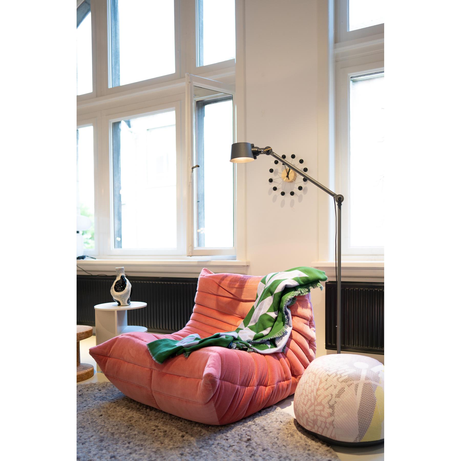 Tonone Bolt 1 Arm Long vloerlamp Striking Orange