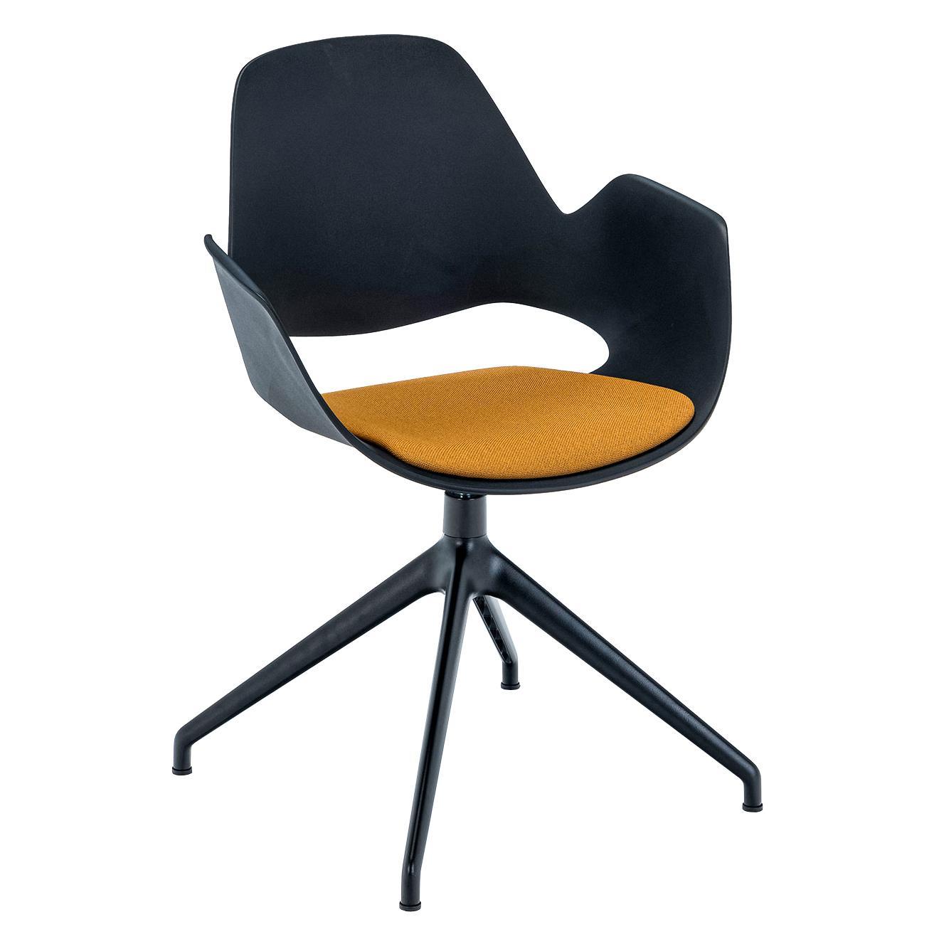 Houe Falk stoel met draaibaar onderstel gestoffeerd dark yellow