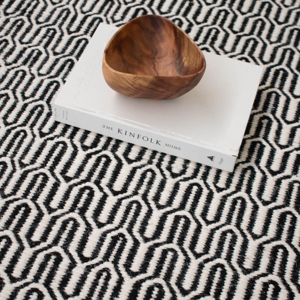 Furnified - Zwart-Wit Tapijt - Helder