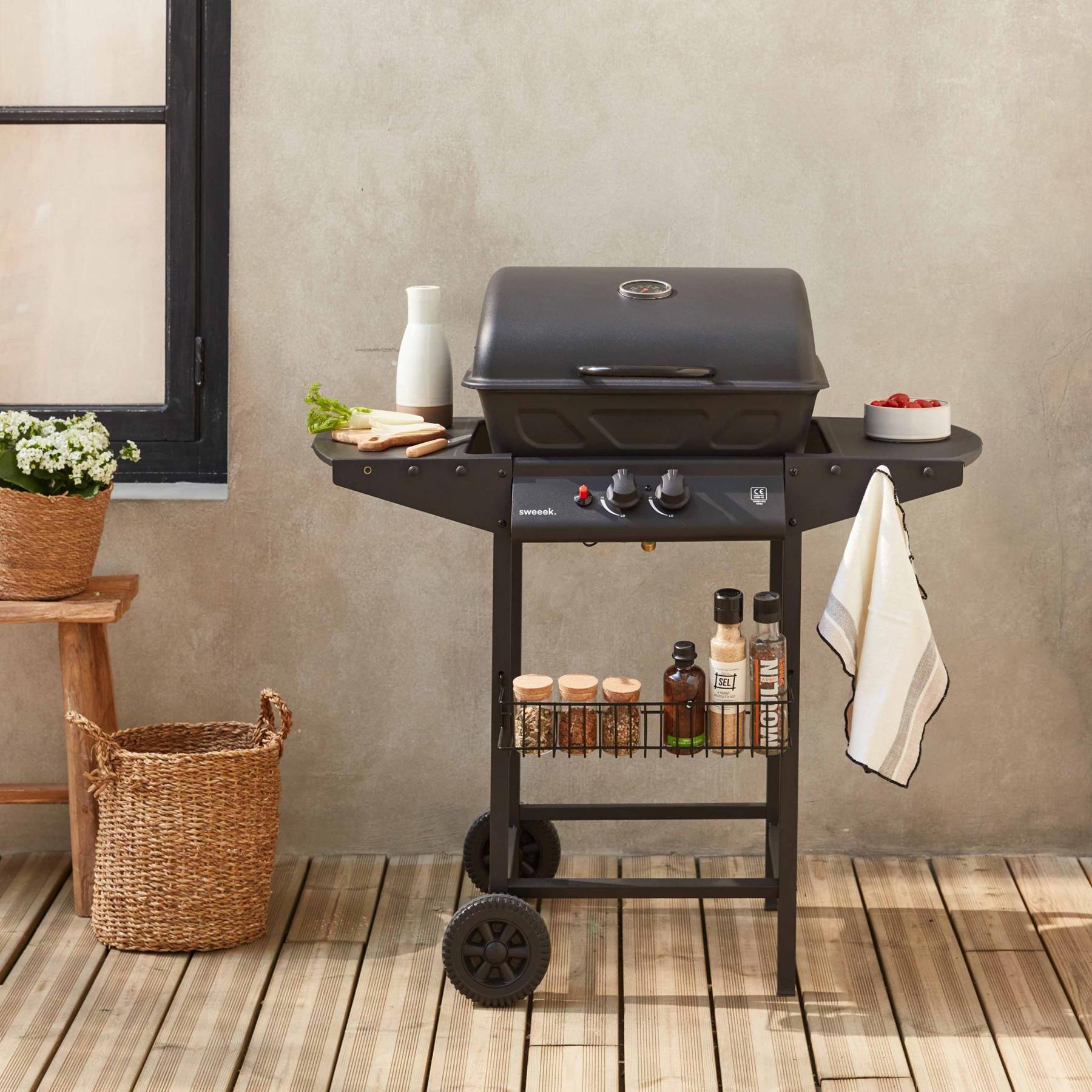 sweeek - Gasbarbecue, 2 branders met grilloppervlak 48,5x37,5cm
