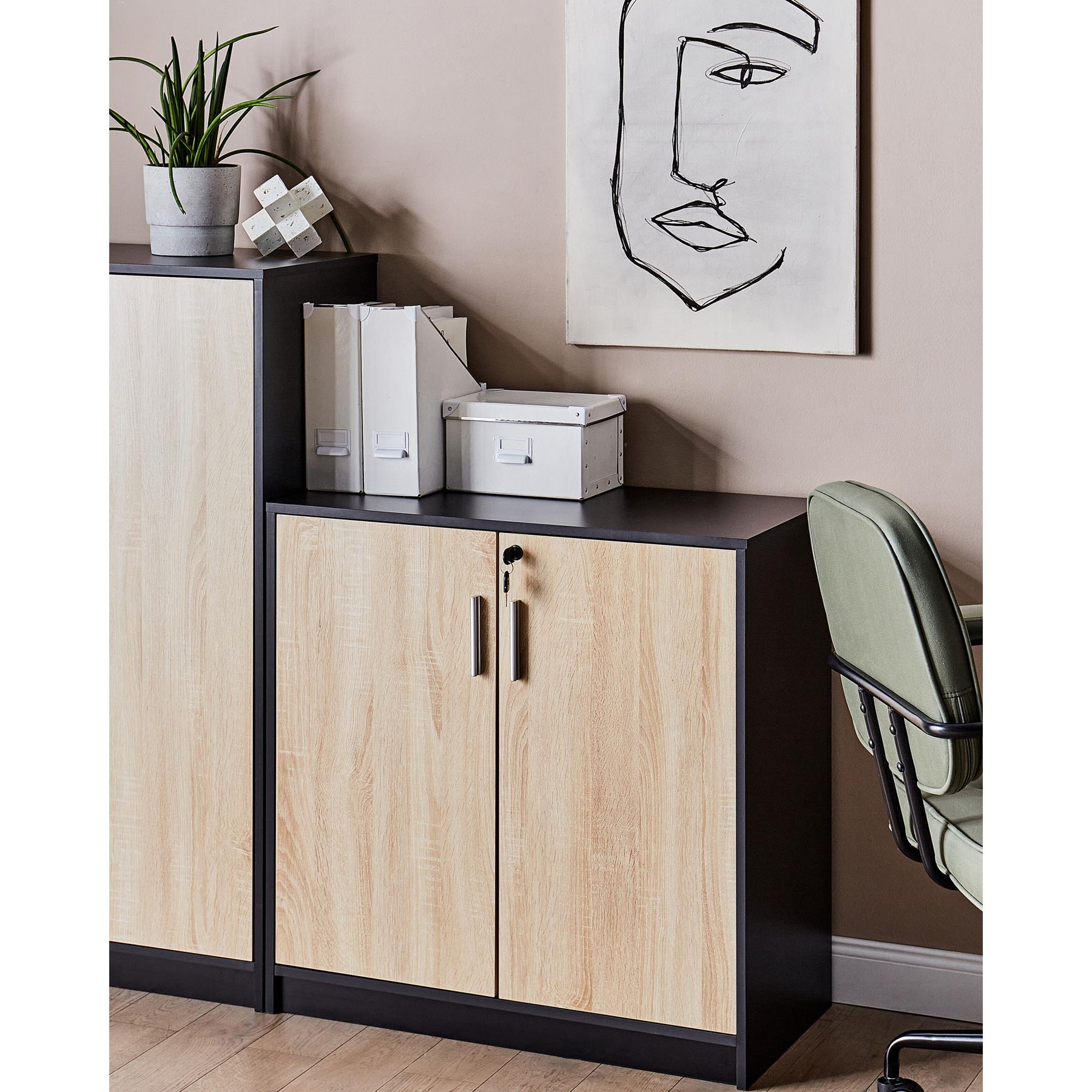 Beliani - ZEHNA - Sideboard 2 deuren - Lichthout|Zwart - Vezelplaat