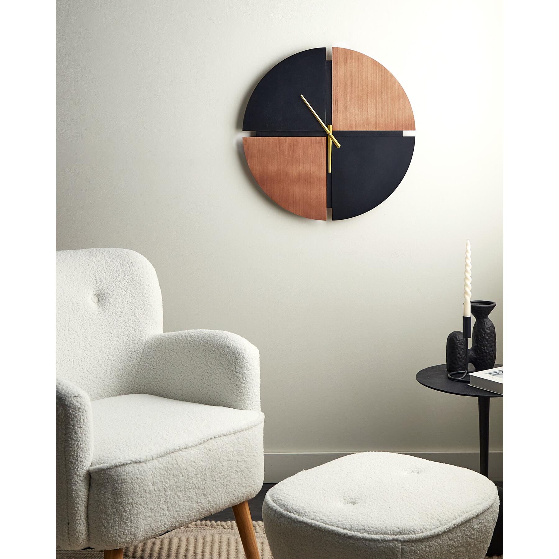 Beliani - ARAMON - Wandklok - Lichthout|Zwart - Ijzer