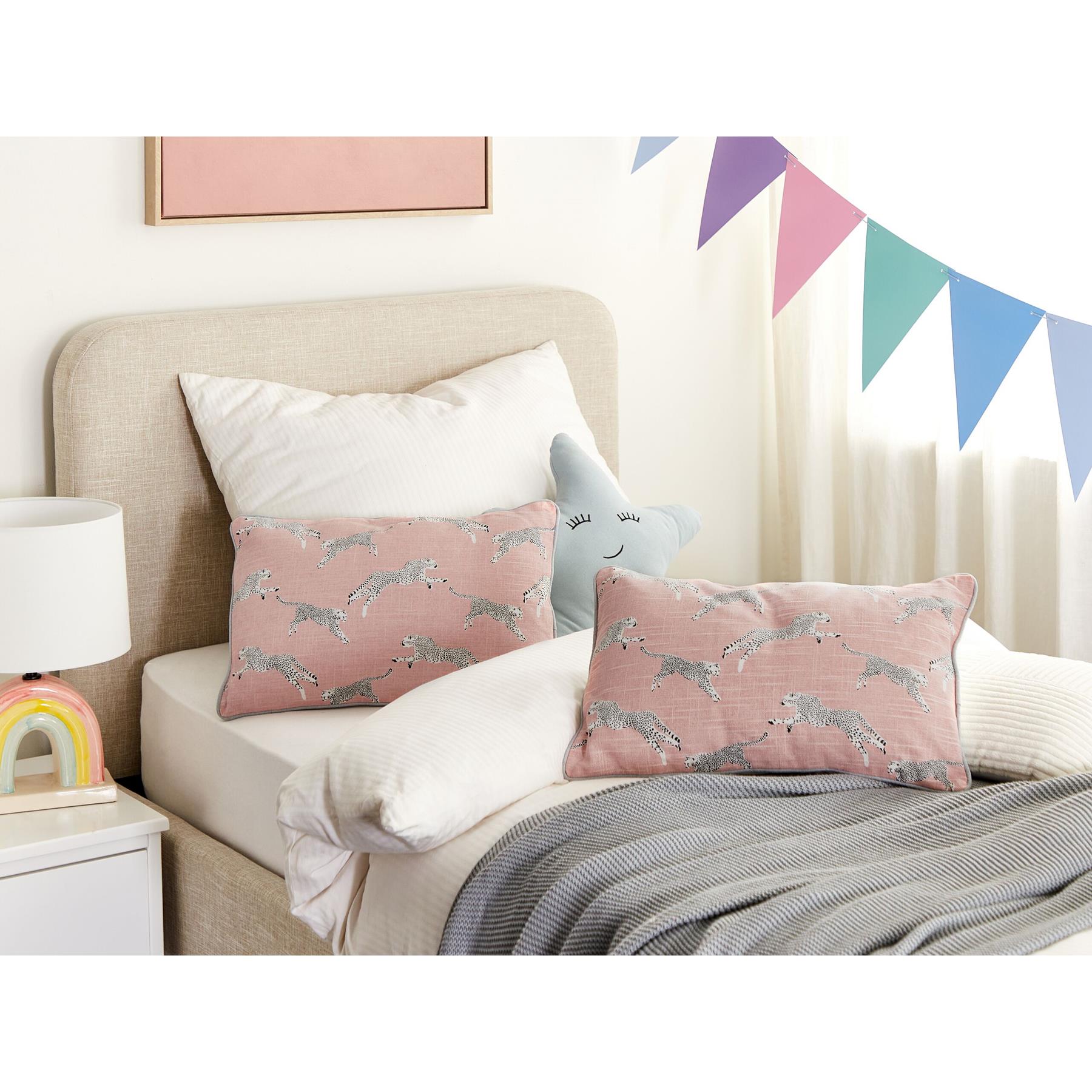 Beliani - ARALES - Sierkussen set van 2 - Roze - 30 x 50 cm - Katoen