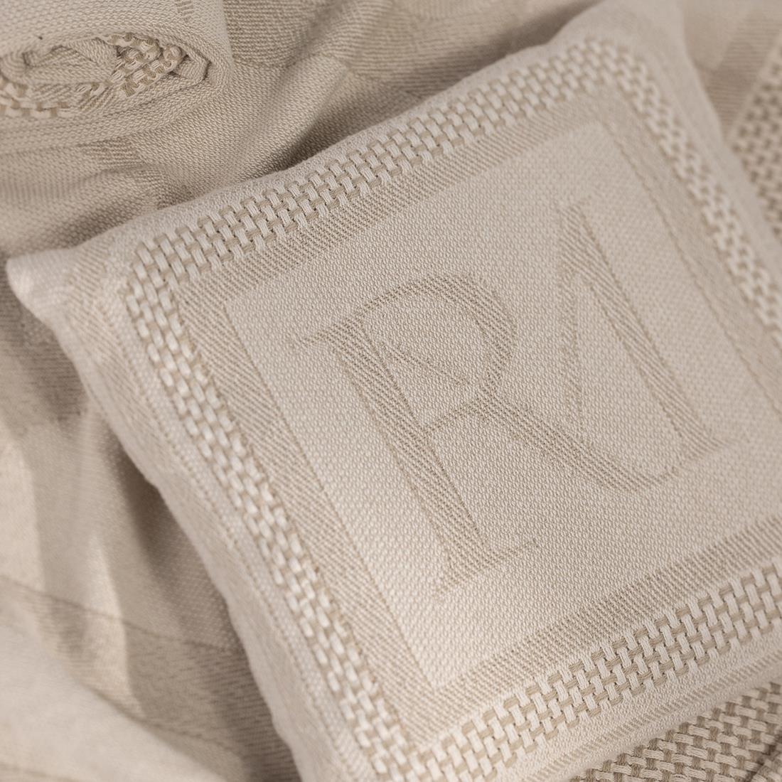 Riviera Maison Kussenhoes Beige geborduurd 50x50 - Monogram Jacquard
