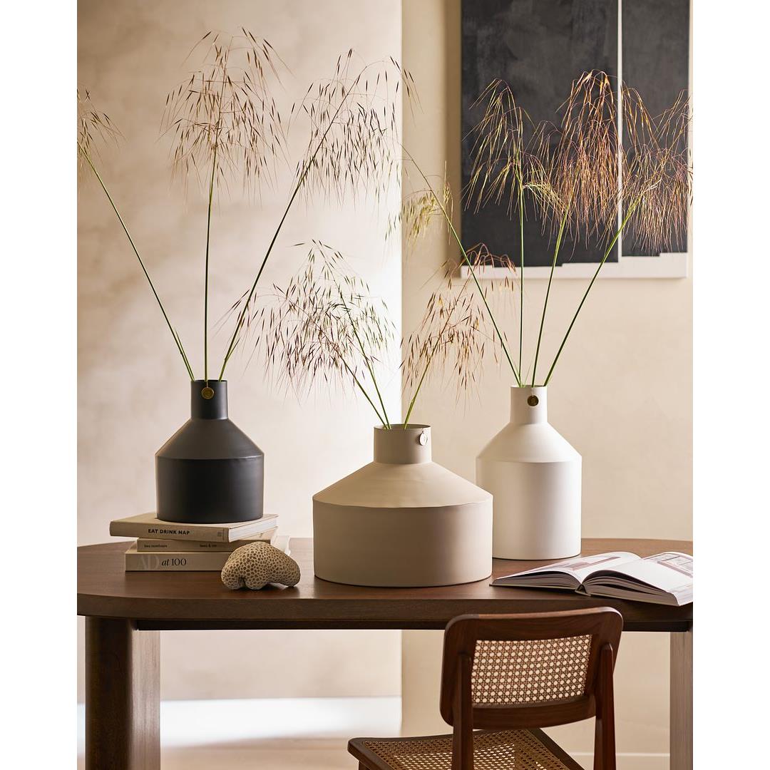 vtwonen Bloemenvaas - Metaal - H 38 cm - Gebroken Wit
