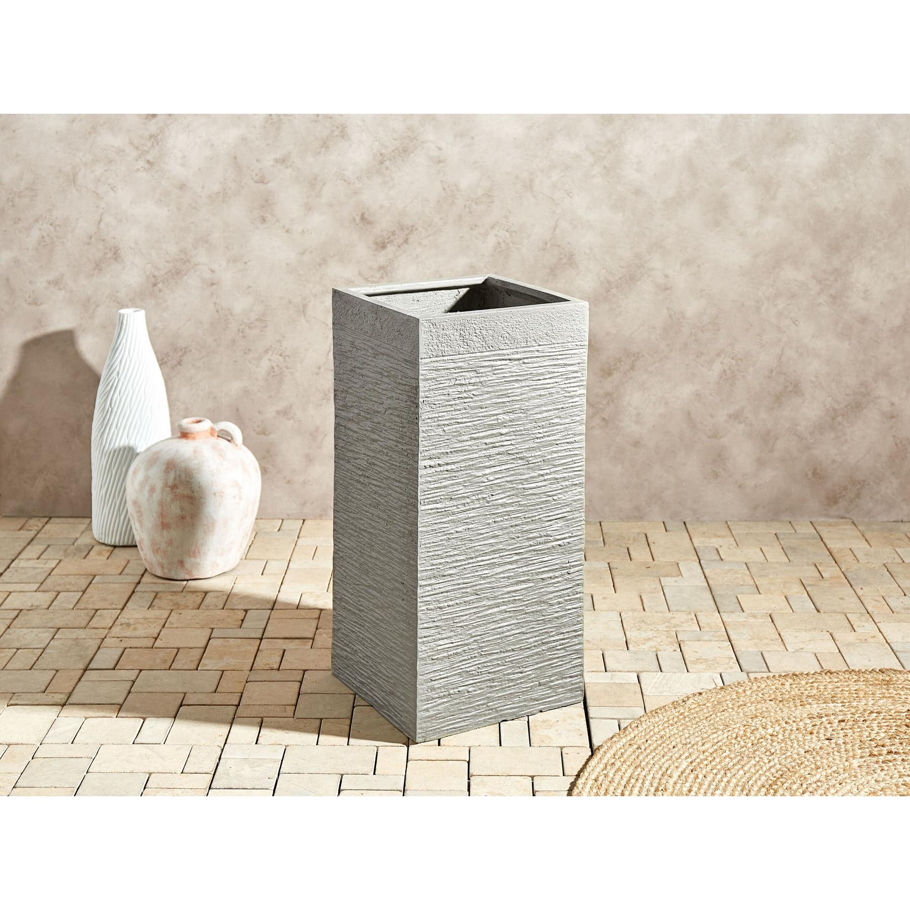 Beliani - DION - Plantenbak - Lichtgrijs - 70 cm - Klei-vezelmengsel