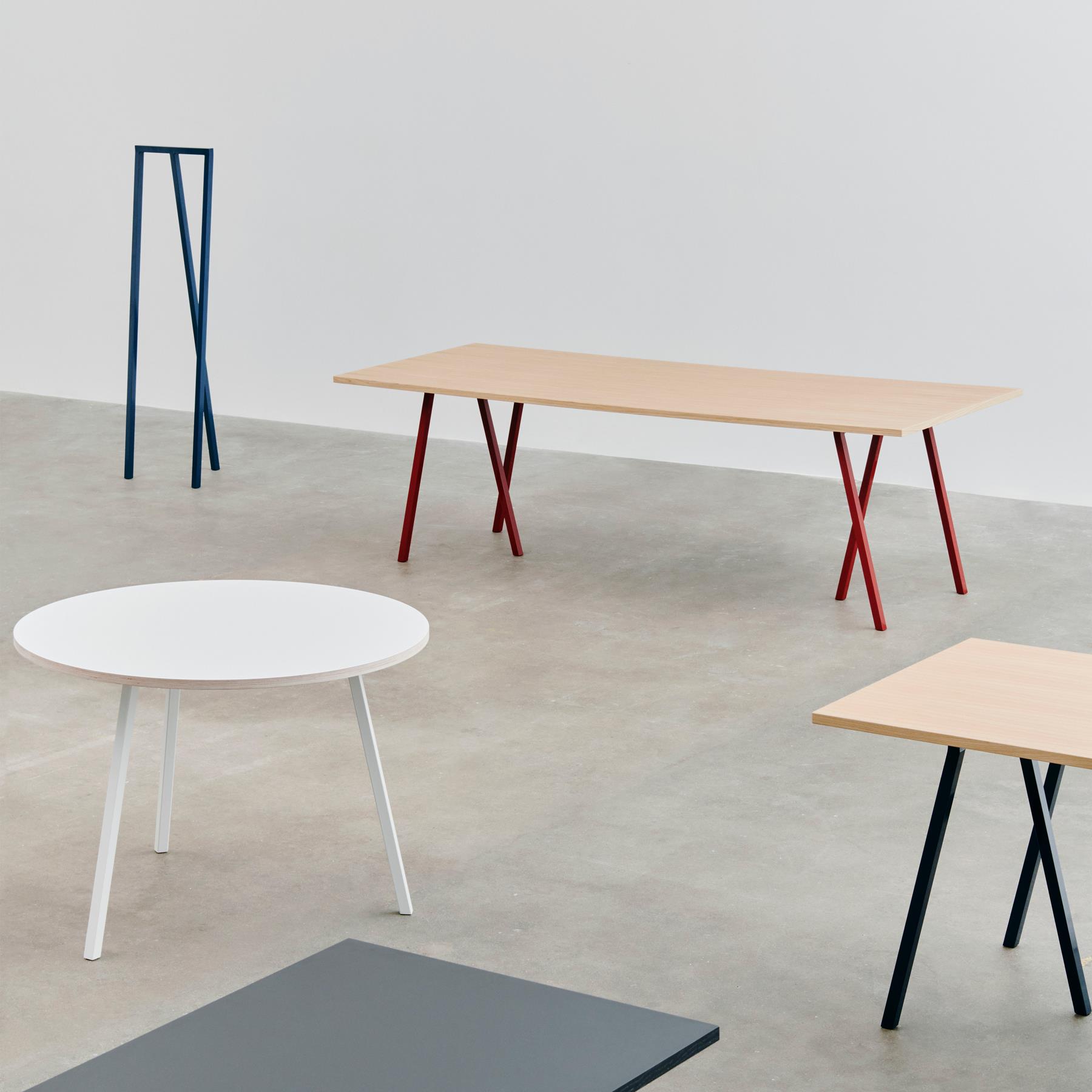 HAY Loop Stand Eettafel Ø 90 cm - Deep Blue