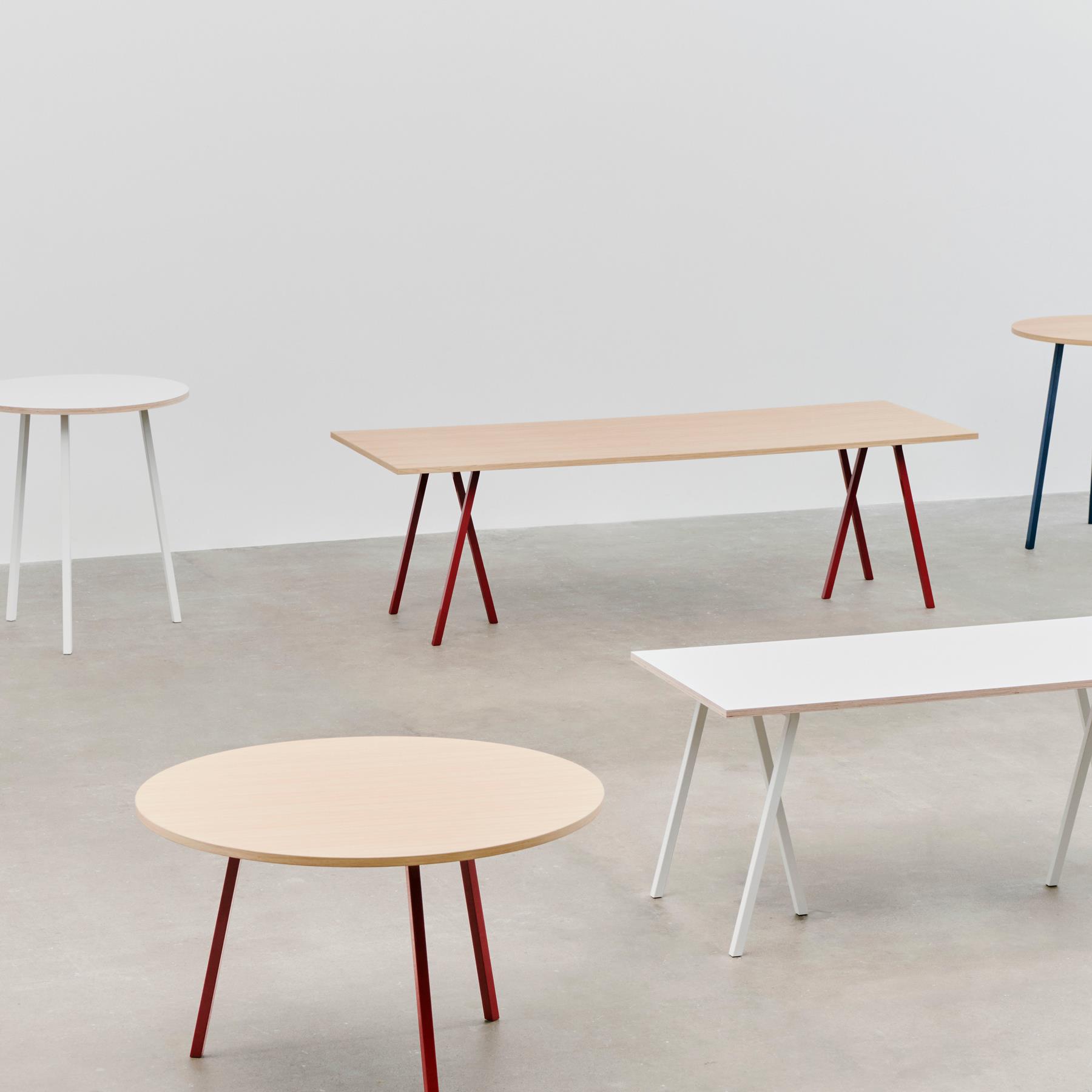 HAY Loop Stand Eettafel Ø 120 cm - Maroon Red