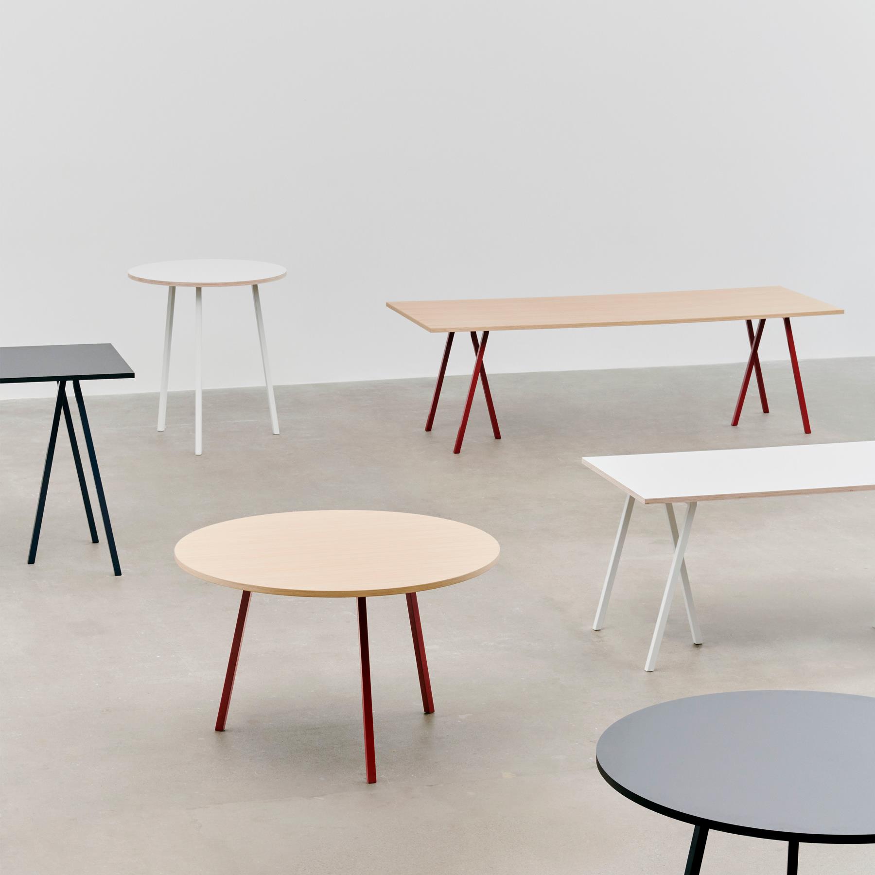 HAY Loop Stand Eettafel Ø 90  cm - Maroon Red