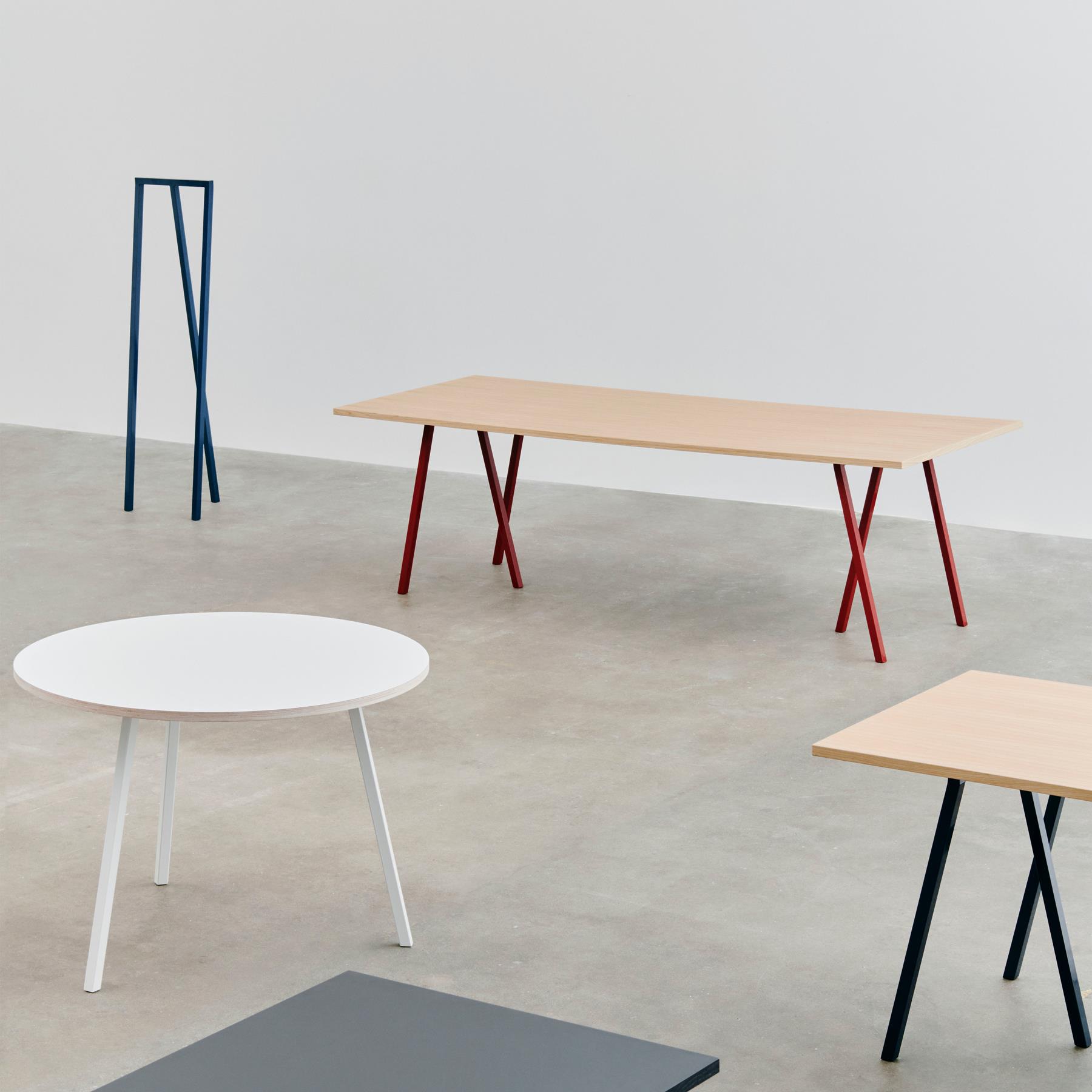 HAY Loop Stand Eettafel Ø 90  cm - Maroon Red