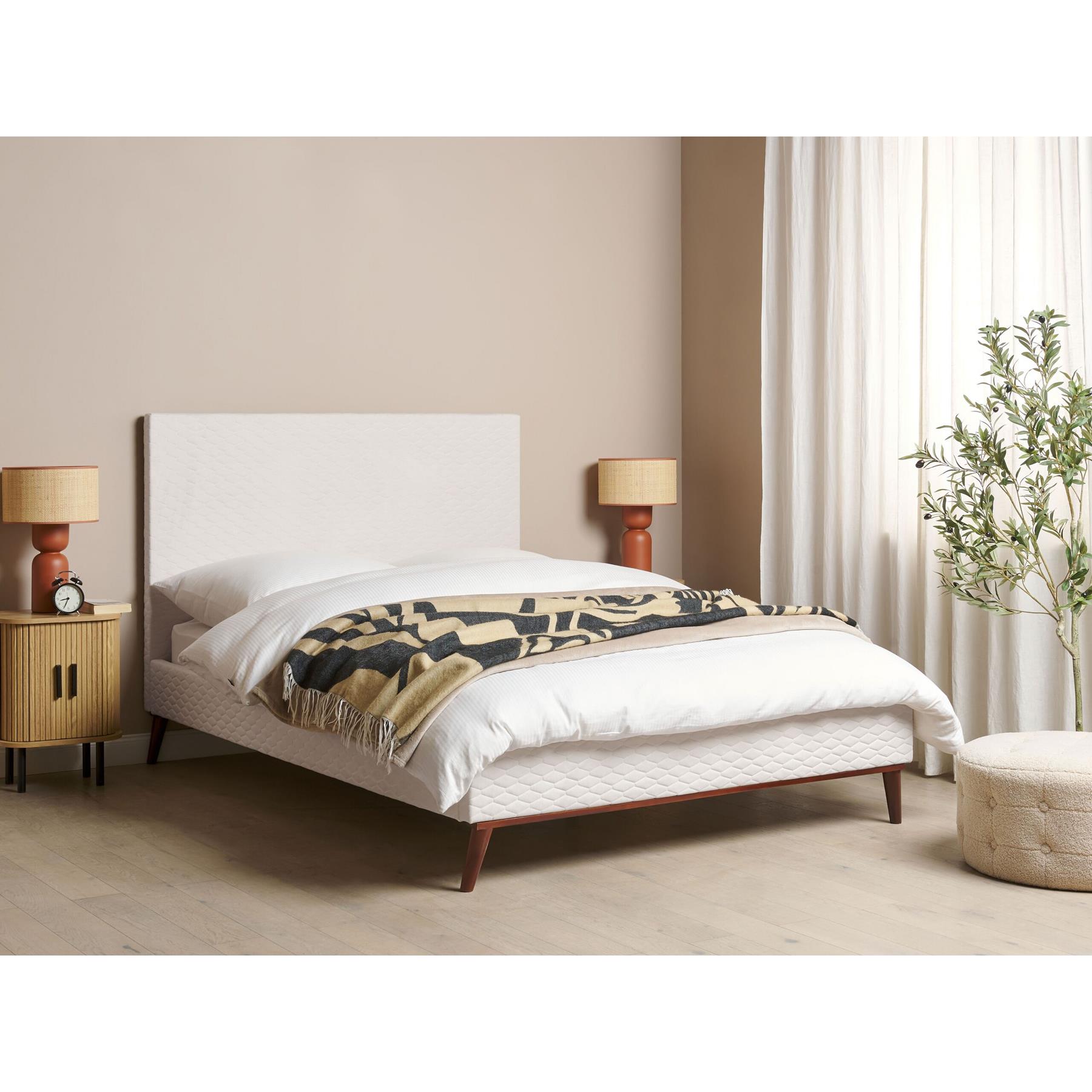 Beliani - BAYONNE - Tweepersoonsbed - Wit - 140 x 200 cm - Fluweel