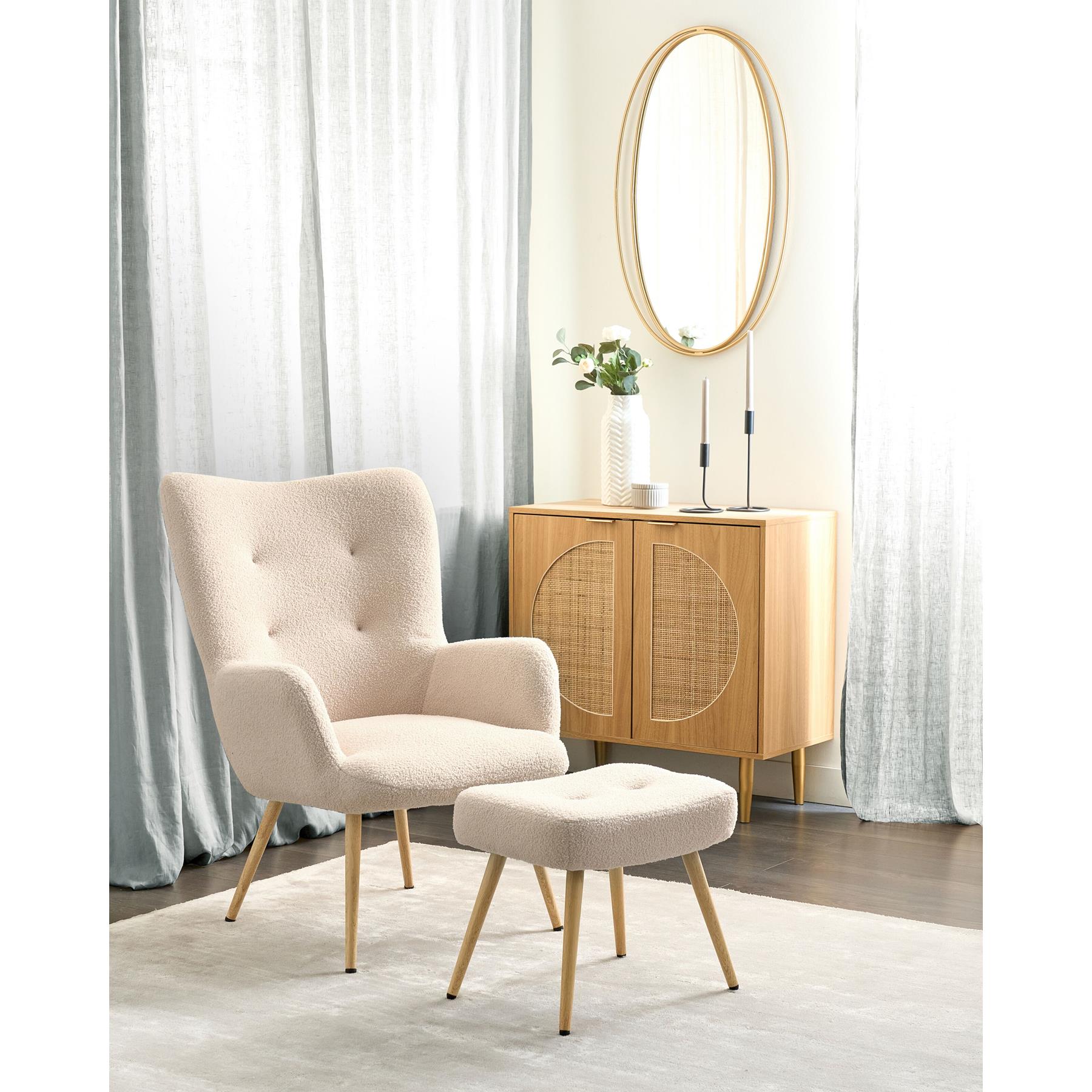 Beliani - VEJLE II - Fauteuil met hocker - Beige - Bouclé