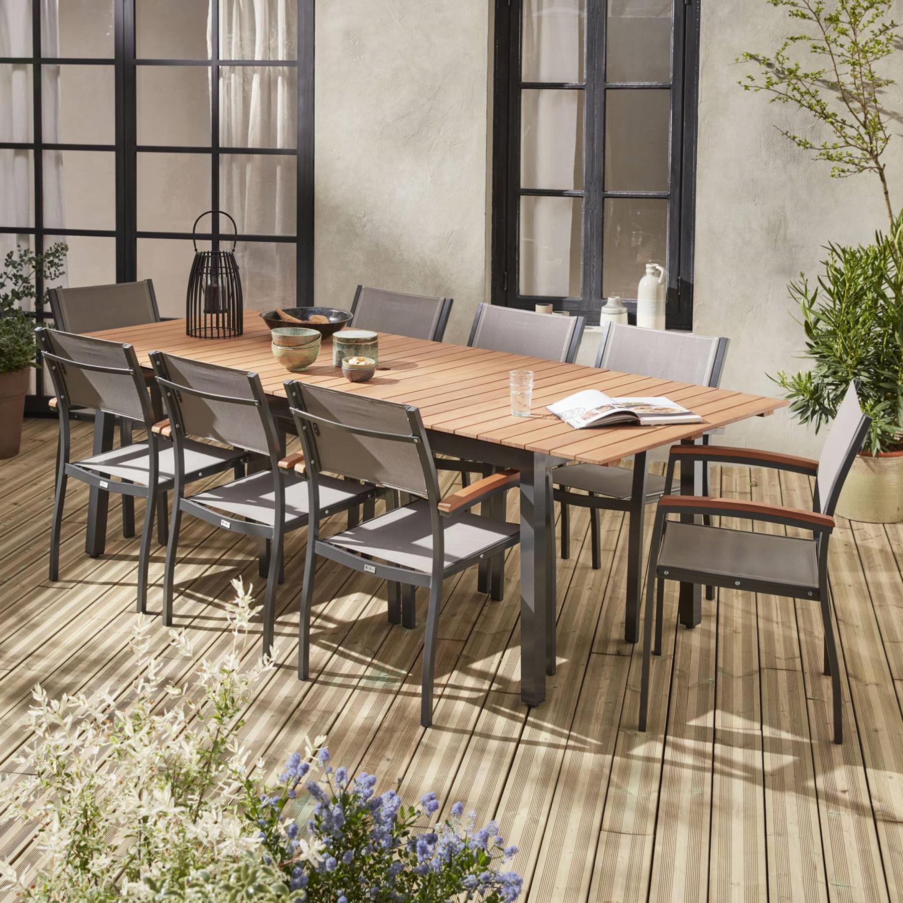 sweeek - Tuinset hout en aluminium met 8 armstoelen
