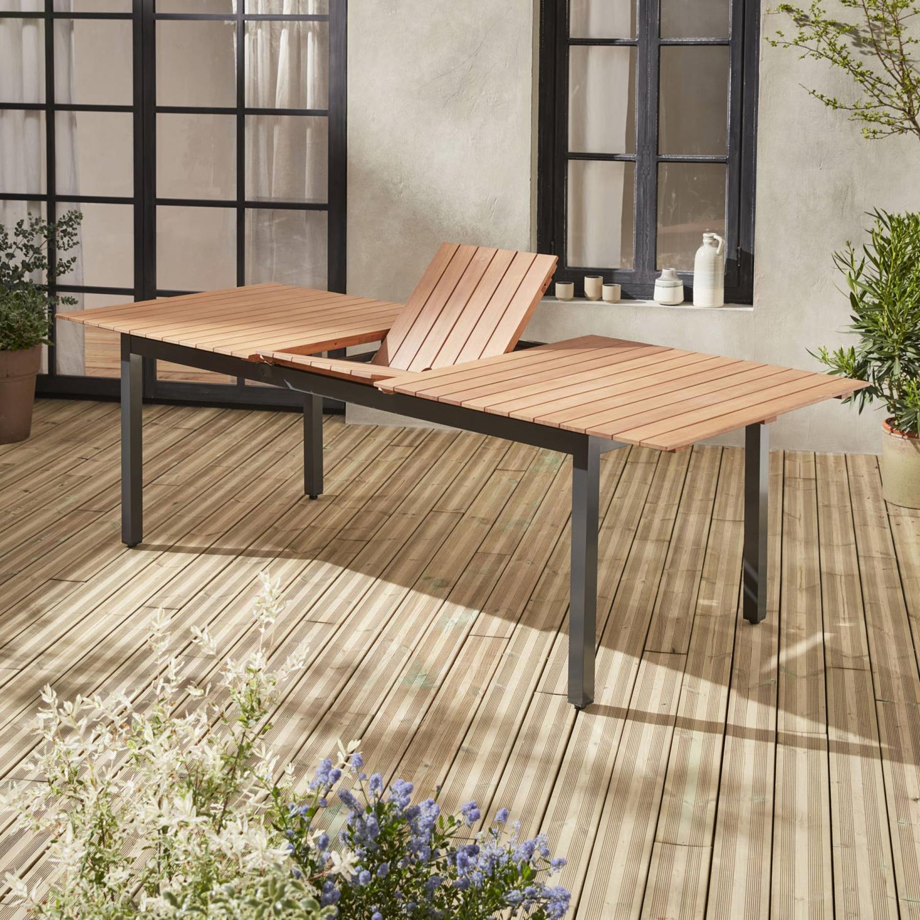 sweeek - Uitschuifbare tuintafel hout en aluminium