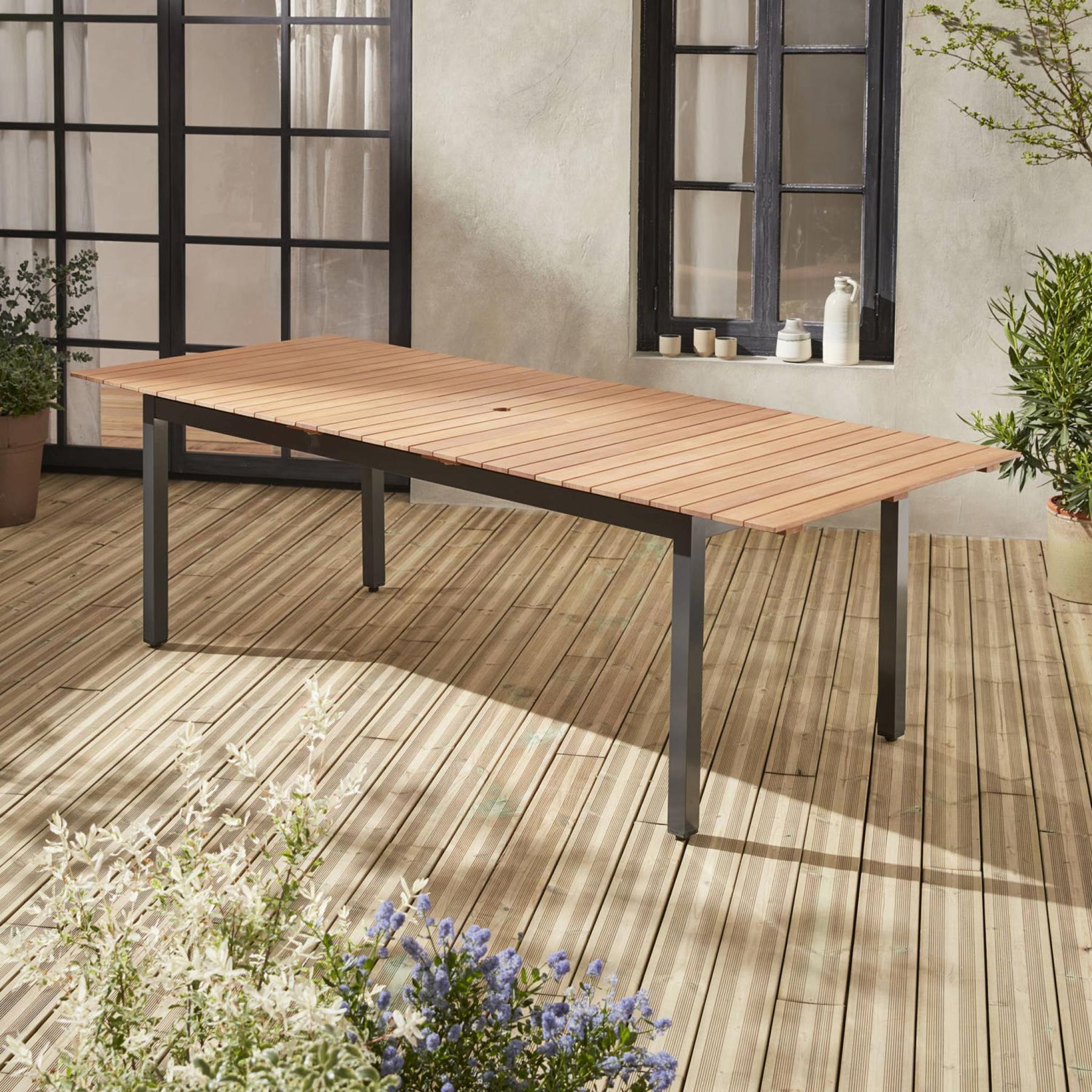 sweeek - Uitschuifbare tuintafel hout en aluminium