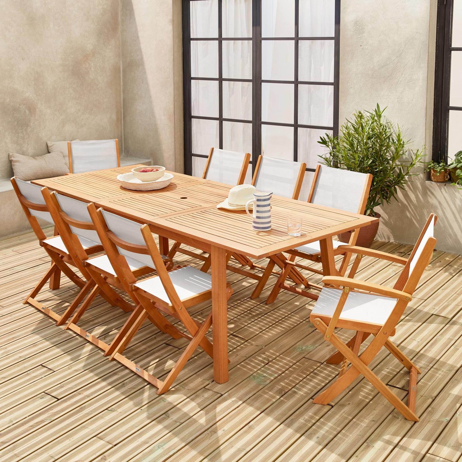 sweeek - Uitschuifbare houten tuintafel, 8 stoelen