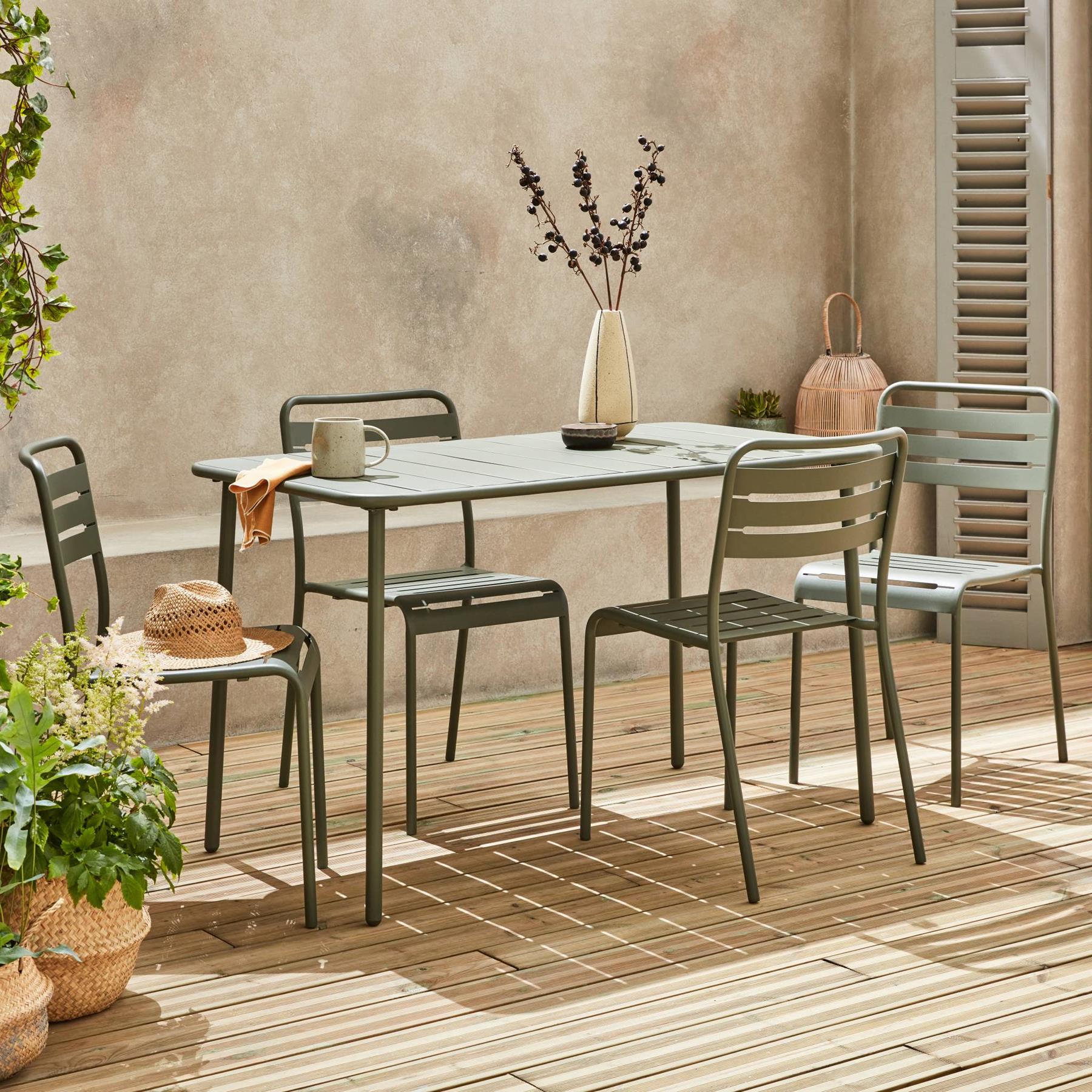 sweeek - Metalen tuintafel, 4 stoelen