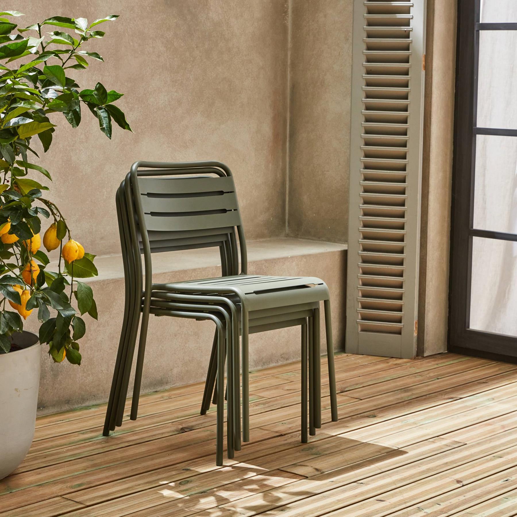 sweeek - Metalen tuintafel, 4 stoelen